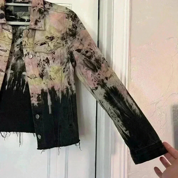 Blue Revival DARIA TIE DYE TRUCKER IN COSMOS Jean Jacket black/ pink denim - Picture 8 of 13